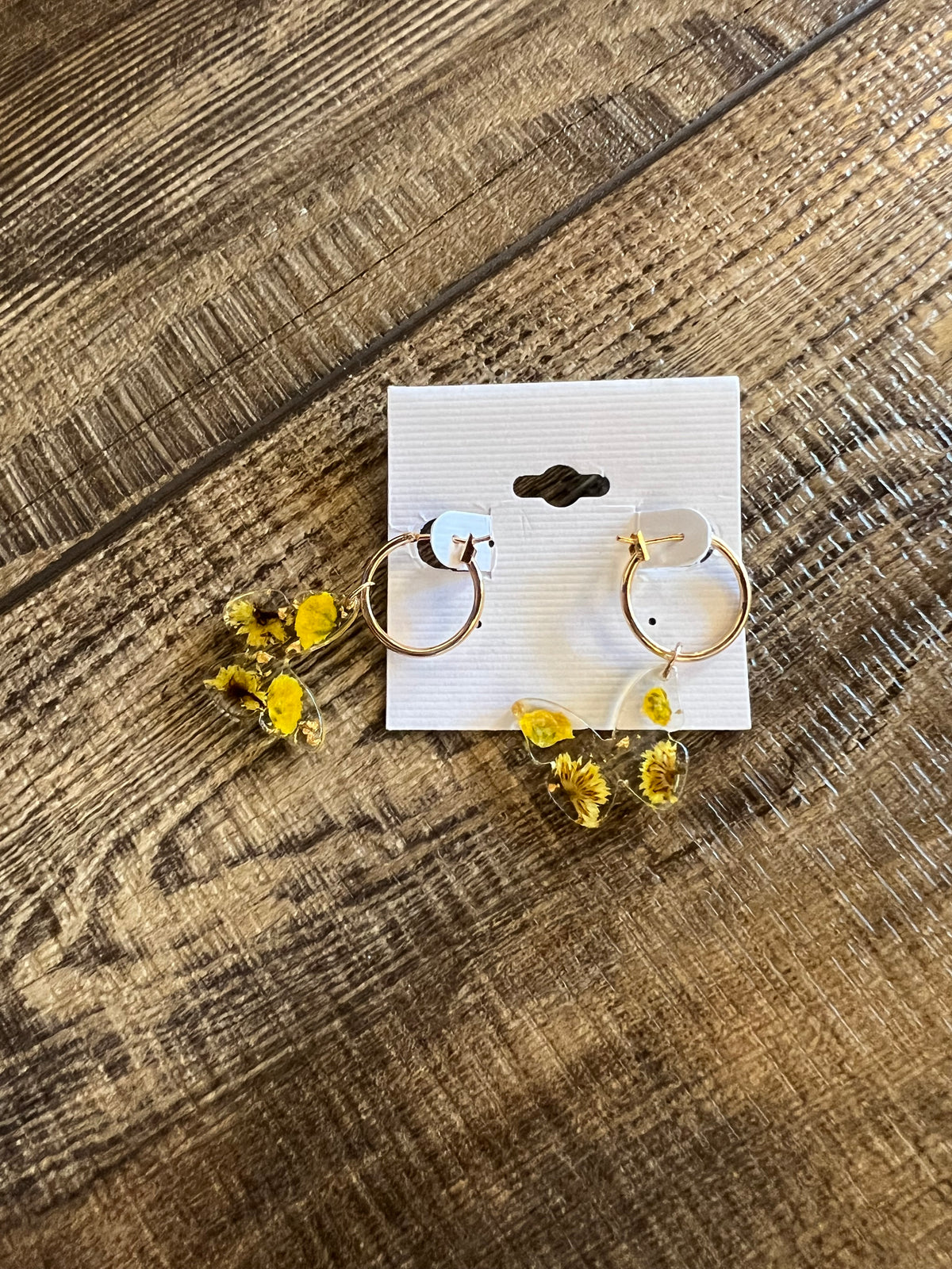 Yellow/gold earrings